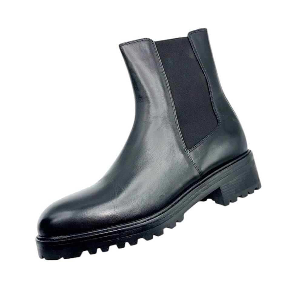 NWT. Massimo Dutti Black Leather Flat Chelsea Boots with Track Sole. Size 10.